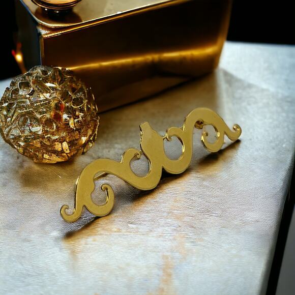 Vintage Golden Filigree Scroll Brooch - Picture 1 of 7